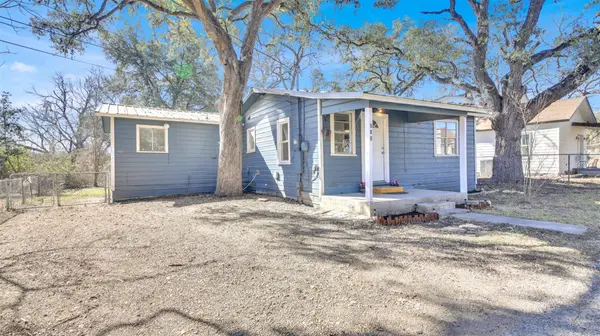 908 Tank ST, Lockhart, TX 78644