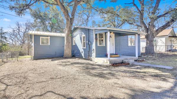 908 Tank ST, Lockhart, TX 78644