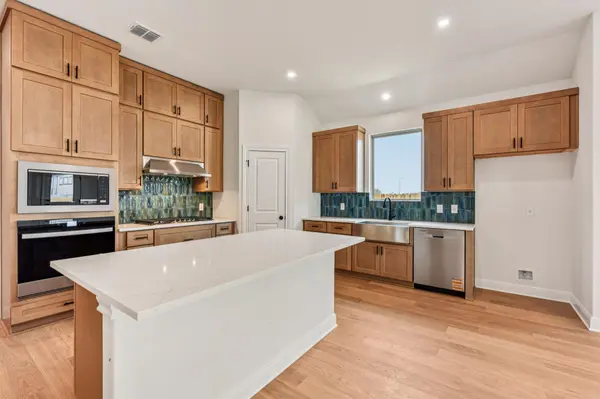 581 Treadwell LN, Kyle, TX 78640