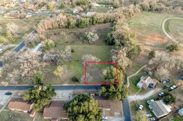 Lot 4 E Alamo ST, Elgin, TX 78621
