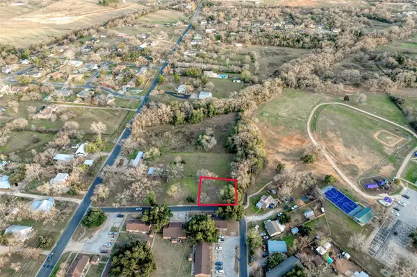 Lot 4 E Alamo ST, Elgin, TX 78621