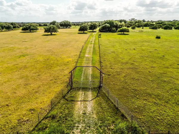 1220 County Road 225, Briggs, TX 78608