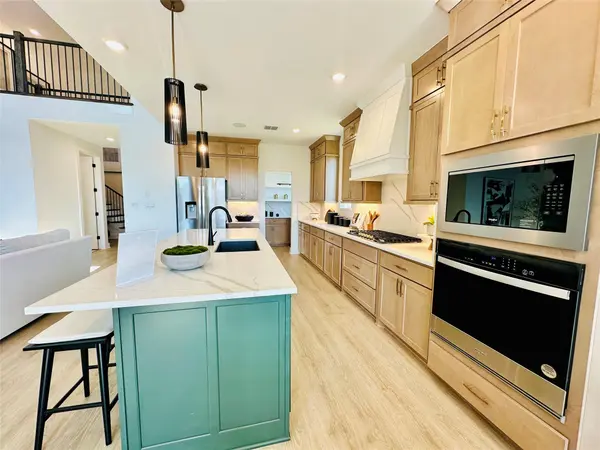 1603 Headwaters BLVD, Dripping Springs, TX 78620