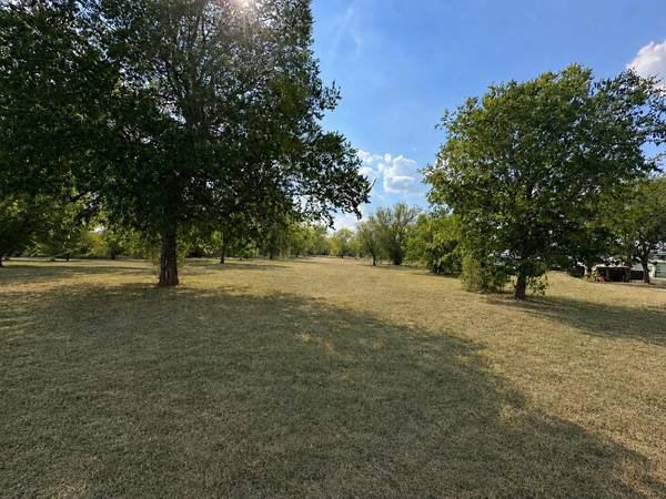 2210 Pecan ST, Bastrop, TX 78602