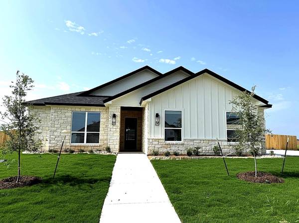 1614 Hunt DR, Salado, TX 76571