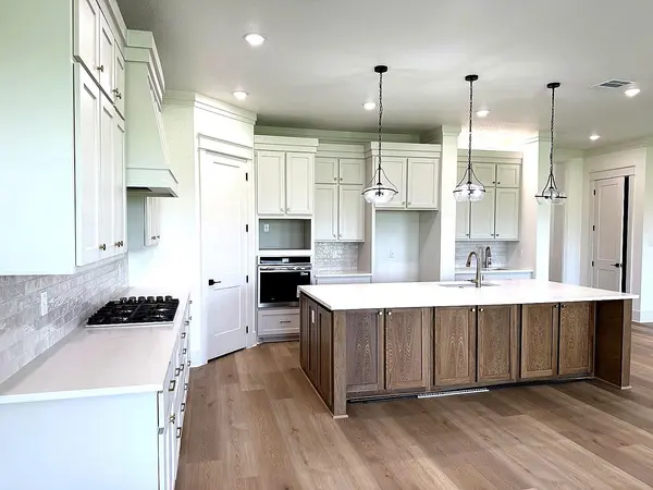1614 Hunt DR, Salado, TX 76571