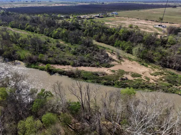 450 Riverside DR, Bastrop, TX 78602