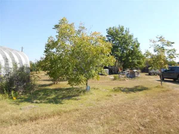 377 Crooked RD, Dale, TX 78616