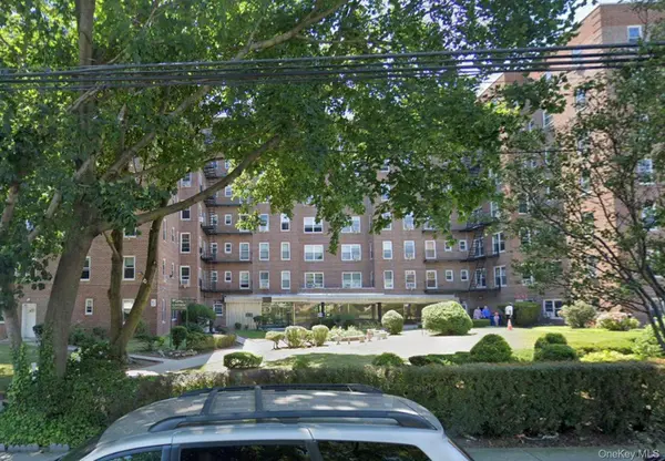 84-50 169th ST #319, Jamaica, NY 11432