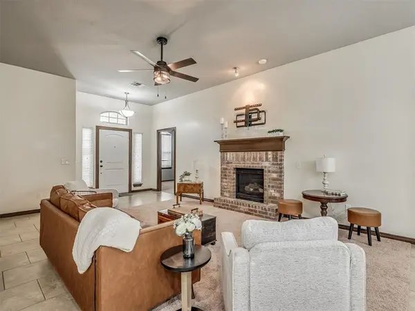 4017 Acoma DR, Moore, OK 73160