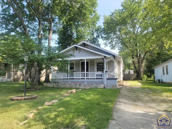 1324 Pacific Ave, Osawatomie, KS 66064-1658