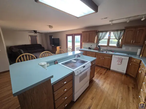 712 Idaho AVE, Holton, KS 66436-8504