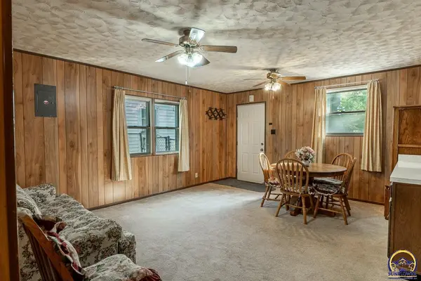 224 SW Terra DR, Topeka, KS 66609-1127