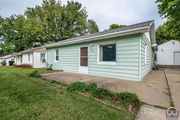 224 SW Terra DR, Topeka, KS 66609-1127