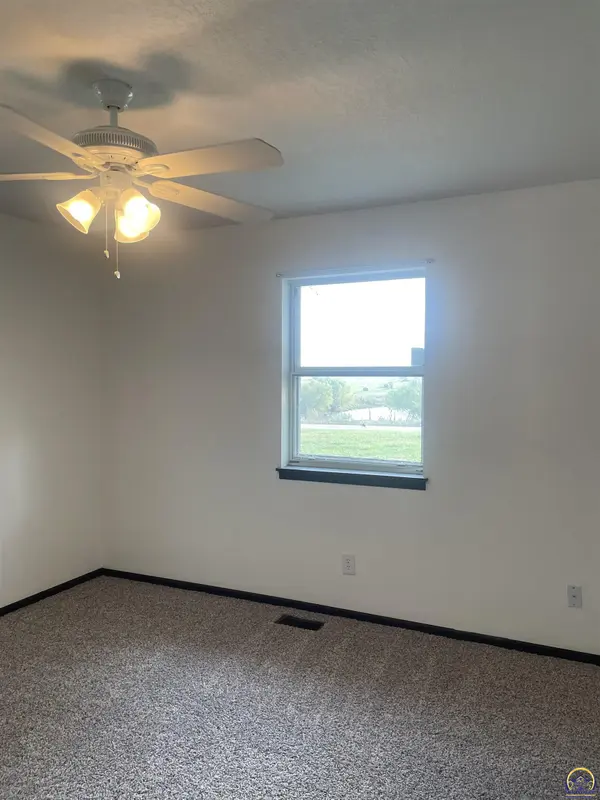 14351 S Road, Mayetta, KS 66509