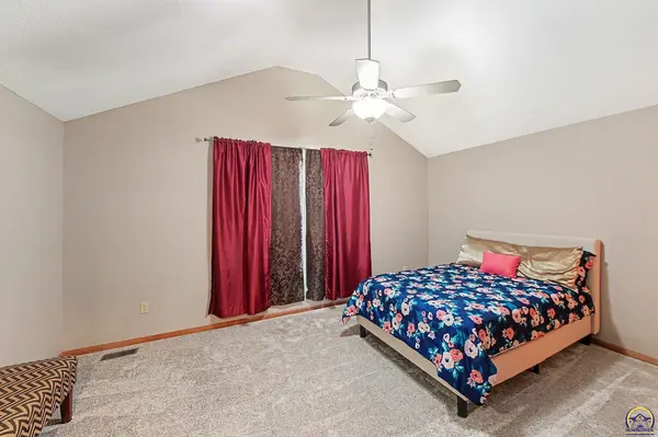2241 SE Moorefield CT, Tecumseh, KS 66542