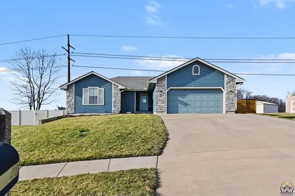 2241 SE Moorefield CT,  Tecumseh,  KS 66542