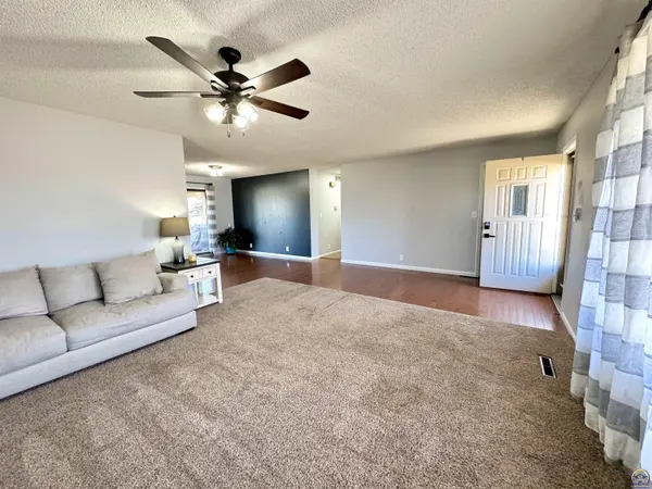 420 N Freeborn St, Marion, KS 66861