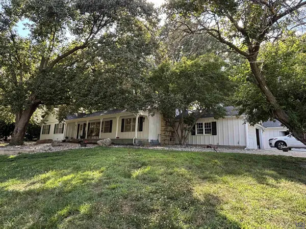 930 Huntington RD, Emporia, KS 66801
