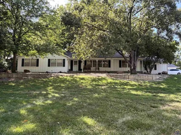 930 Huntington RD, Emporia, KS 66801