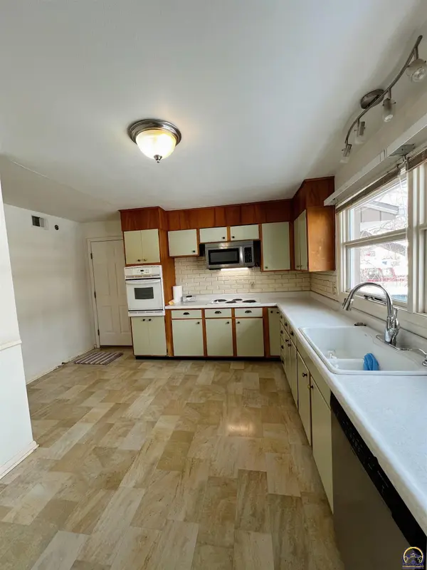 1521 W 2nd TER, Lawrence, KS 66044