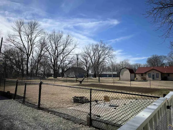 607 Kansas St, Burlington, KS 66839