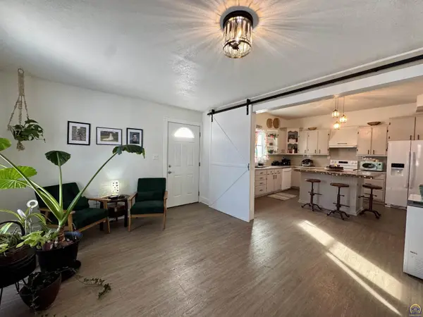 607 Kansas St, Burlington, KS 66839