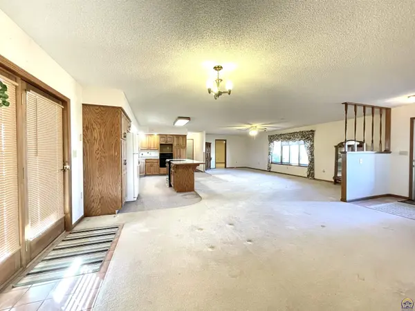406 Noble Ave, Belvue, KS 66407