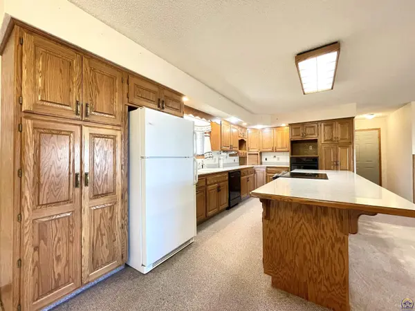 406 Noble Ave, Belvue, KS 66407