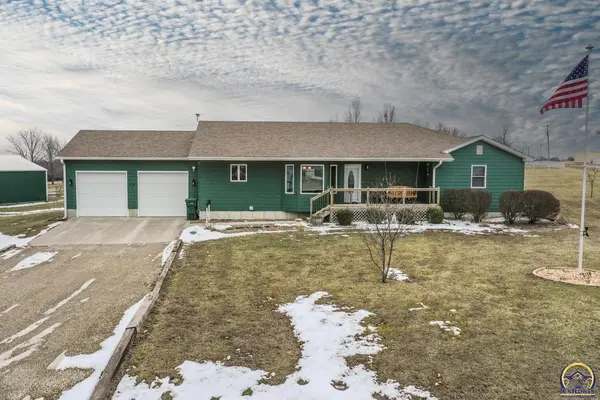 2915 Oak Hill RD, Vassar, KS 66543