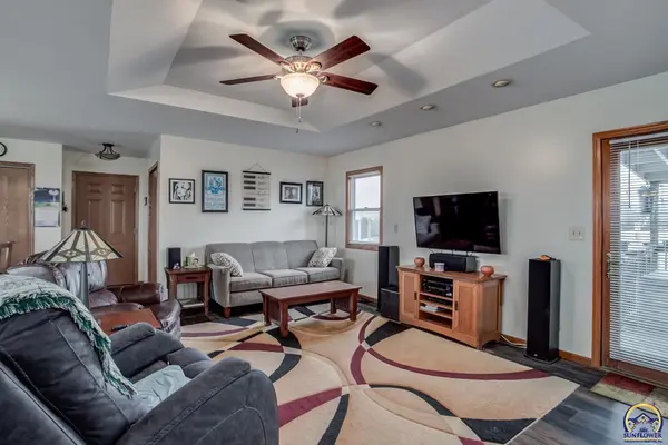 2915 Oak Hill RD, Vassar, KS 66543