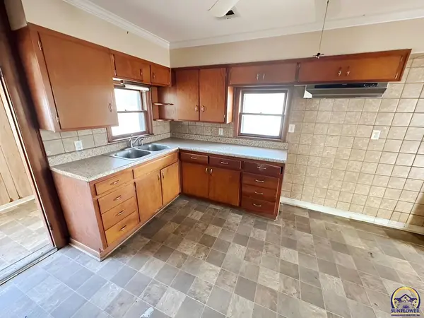 1407 N 3rd ST, Neodesha, KS 66757