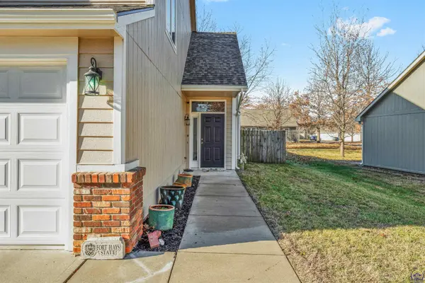 511 Lancaster Ct, Lawrence, KS 66049