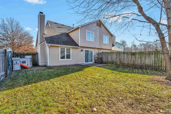 511 Lancaster Ct, Lawrence, KS 66049