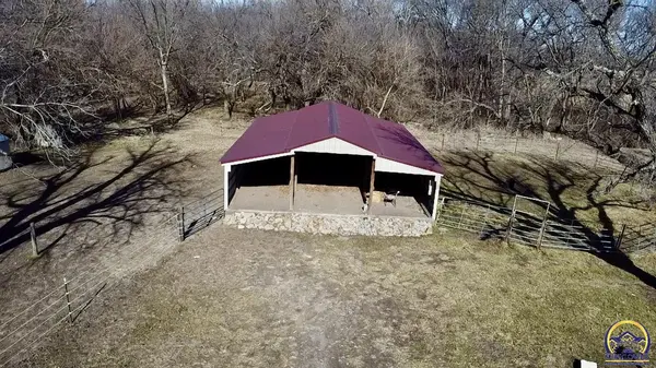 21347 S Auburn RD, Osage City, KS 66523