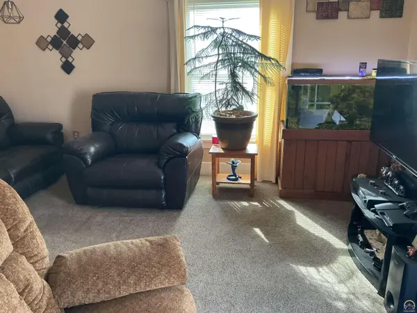 3177 Florida RD, Pomona, KS 66076