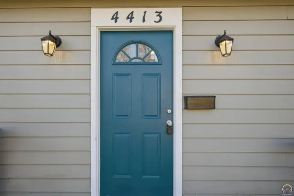4413 SW Twilight DR, Topeka, KS 66614