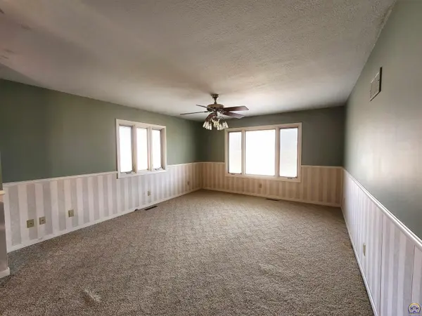 763 Road T, Hartford, KS 66854