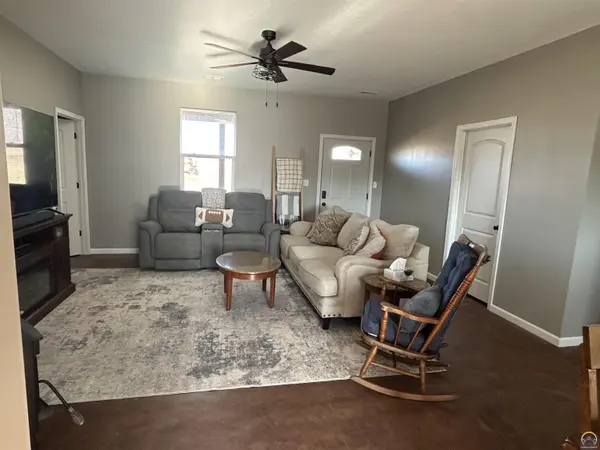 15601 142nd RD, Mayetta, KS 66509