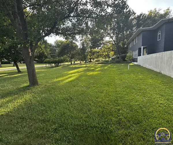 122 W Fremont Ave, Burlingame, KS 66413