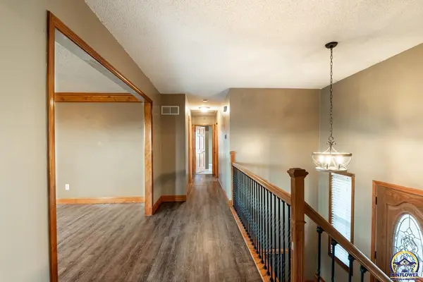 18879 Kickapoo Ridge Rd, Leavenworth, KS 66048