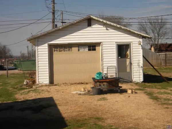 12 E 4th St, Lebo, KS 66856-0000