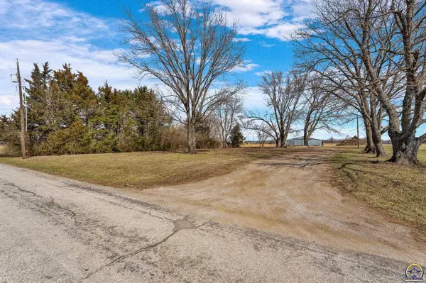 7724 Sherman RD, Meriden, KS 66512