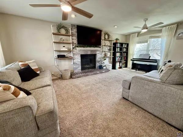 3905 W 8th St, Lawrence, KS 66049