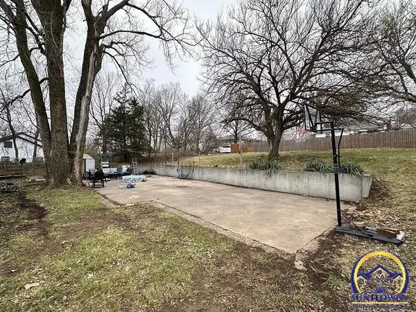 708 Warren ST, Oskaloosa, KS 66066