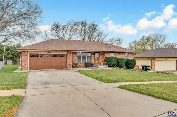 2145 SE 38th CIR, Topeka, KS 66609