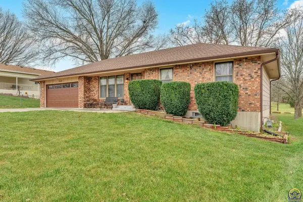 2145 SE 38th CIR, Topeka, KS 66609