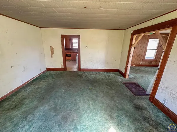 1609 S Evergreen Ave, Chanute, KS 66720