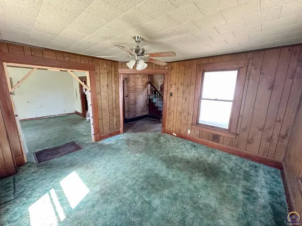 1609 S Evergreen Ave, Chanute, KS 66720