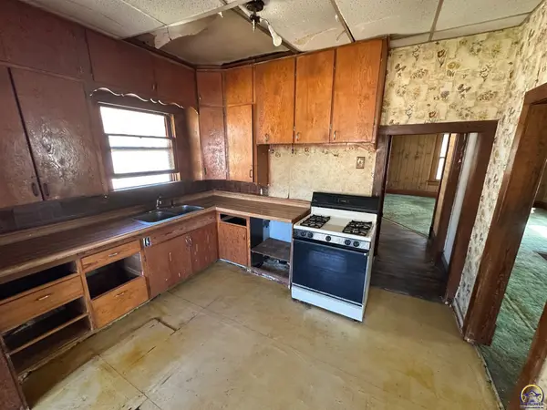 1609 S Evergreen Ave, Chanute, KS 66720